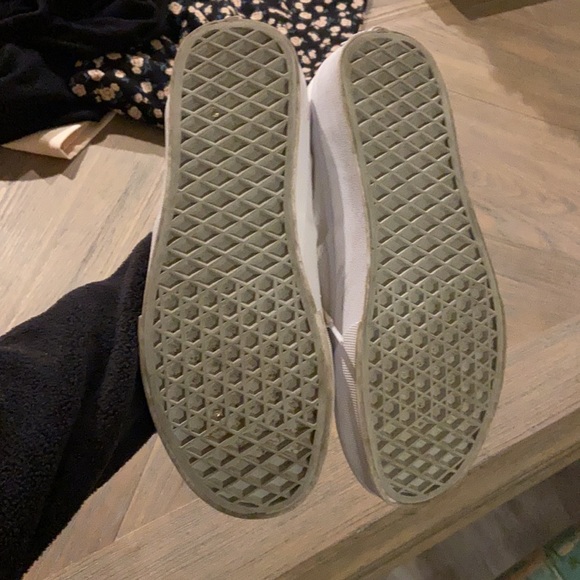 Yellow stains will easily come off with a wash. - Picture 3 of 5